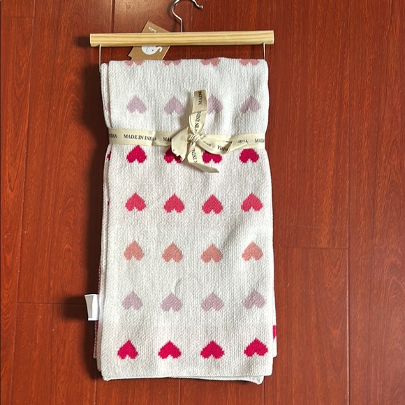 Heart Patterned White Blanket - Picture 1 of 2